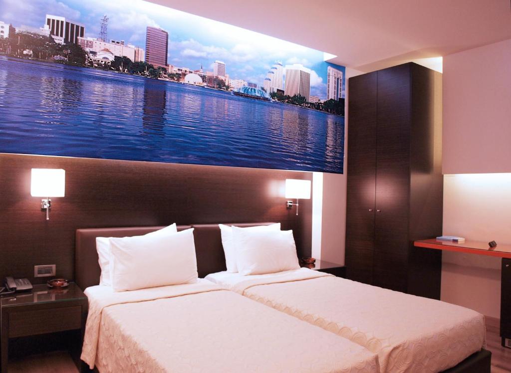 Postel nebo postele na pokoji v ubytování Athens City Hotel