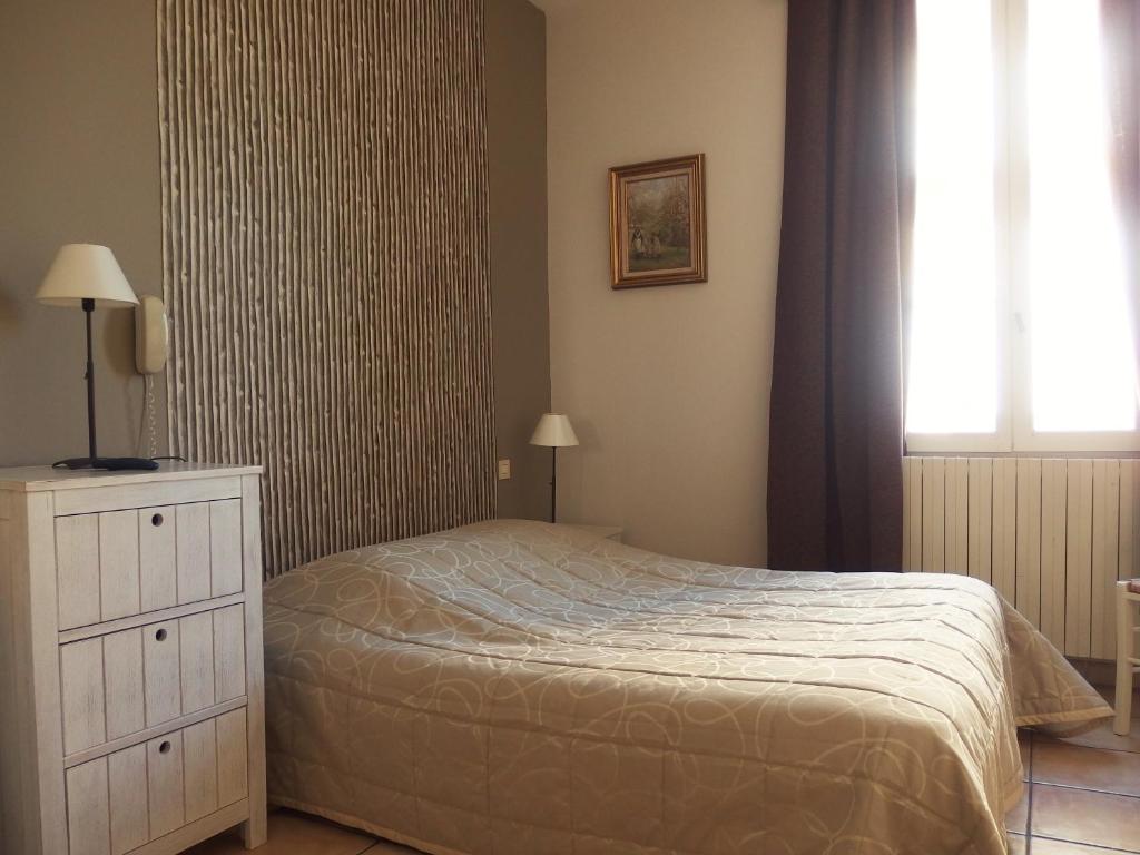 Au Saint Roch - Hôtel et Jardin - Resim 27