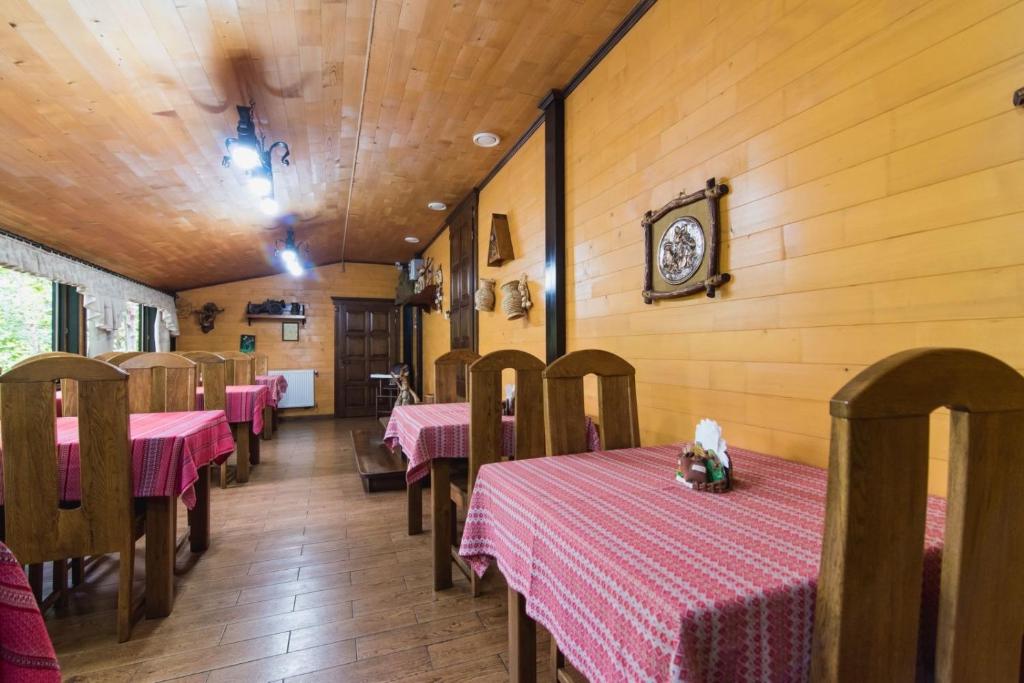 Restaurace v ubytování Готель-ресторан Каміла