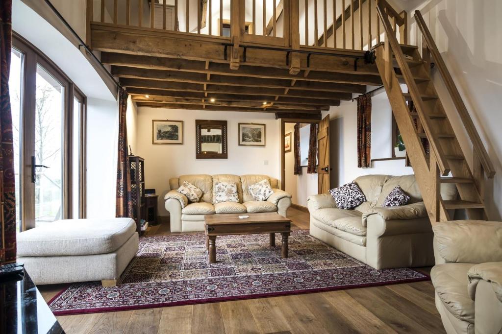Posezení v ubytování Orchard Cottage - Luxurious Barn Conversion - Beavers Hill