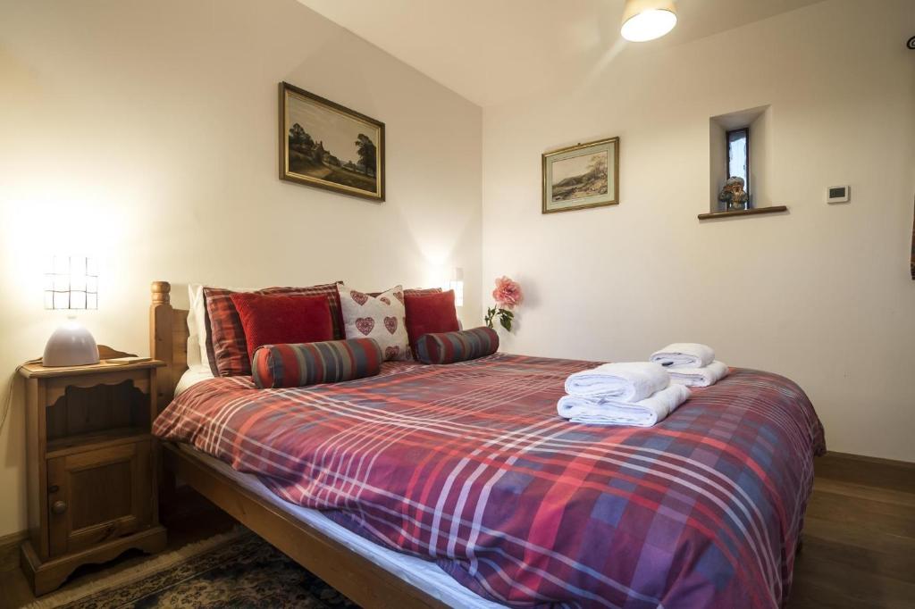 Postel nebo postele na pokoji v ubytování Orchard Cottage - Luxurious Barn Conversion - Beavers Hill