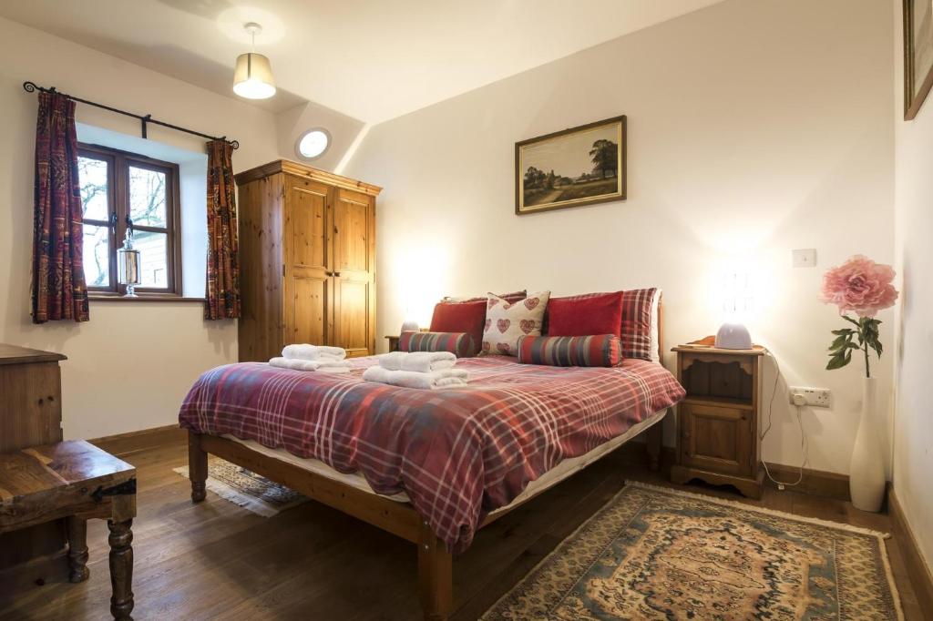 Postel nebo postele na pokoji v ubytování Orchard Cottage - Luxurious Barn Conversion - Beavers Hill