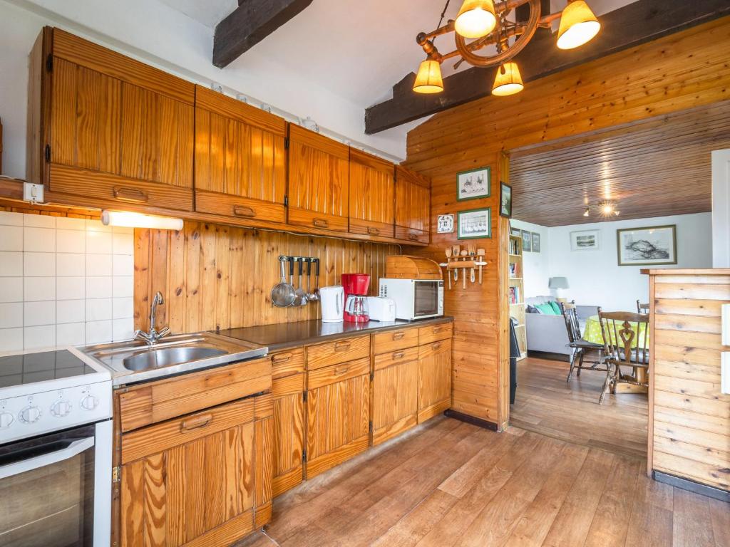 Afbeelding uit fotogalerij van Splendid Chalet in Gouvy with Fenced Garden in Gouvy