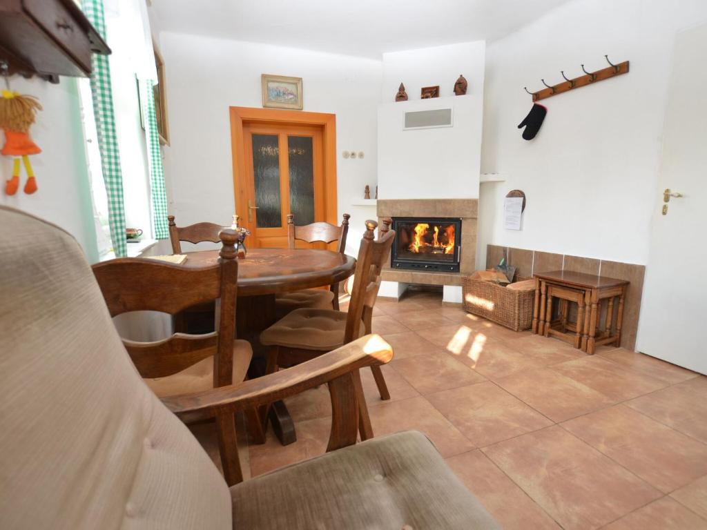 Posezení v ubytování Villa near forest in Hlavice Czech Republic