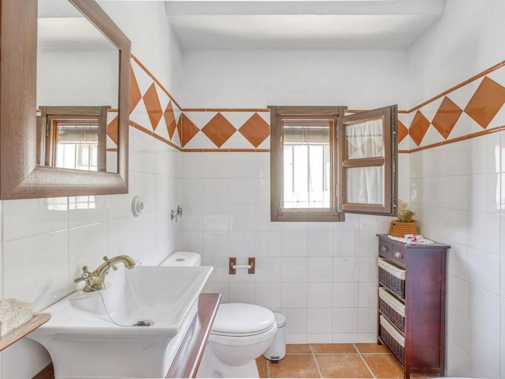 Łazienka w obiekcie Villa in Carcabuey near Sierras Subbeticas Park