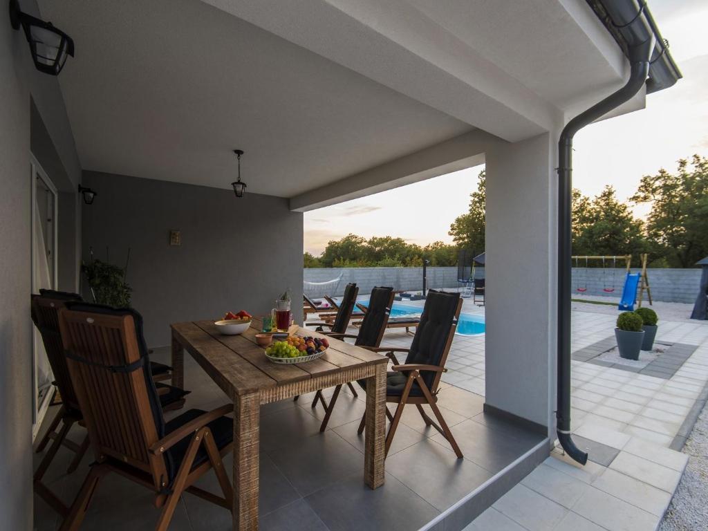 Fotografie z fotogalerie ubytování Beautiful villa with private swimming pool v destinaci Briševo