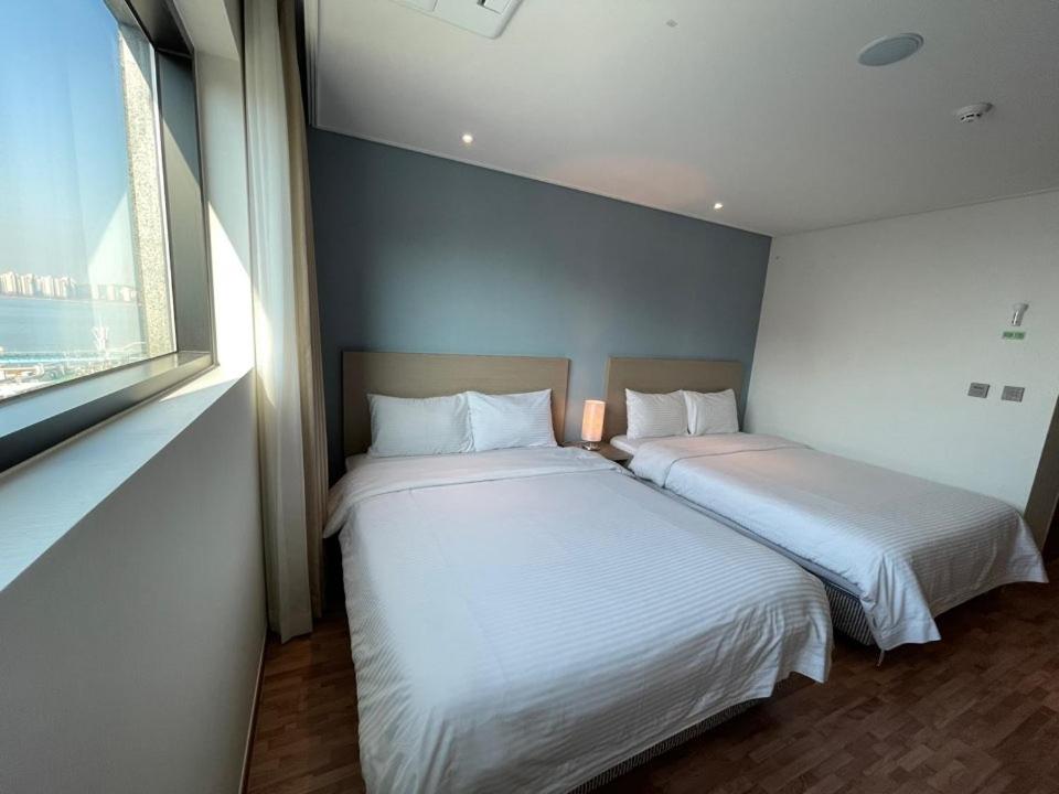 Postel nebo postele na pokoji v ubytování Sea Moon Tourist Hotel