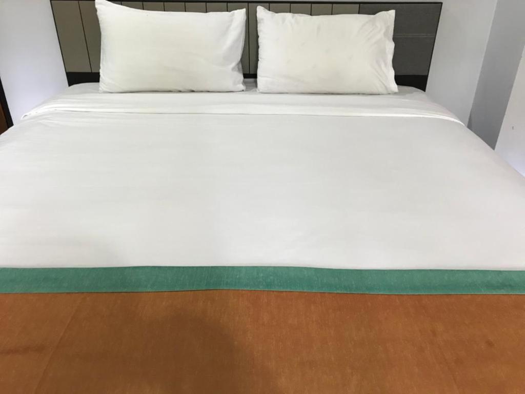 Postel nebo postele na pokoji v ubytování Nasa Hotel