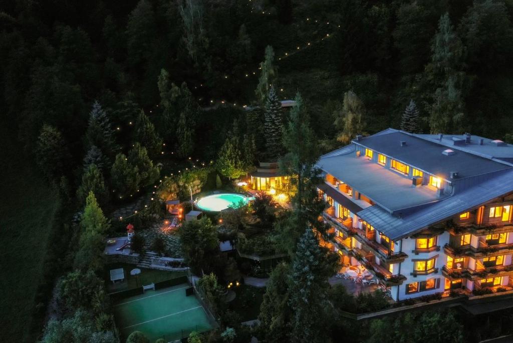 Bazén v ubytování Familien- & Gartenhotel Theresia 4-Sterne Superior nebo v jeho okolí