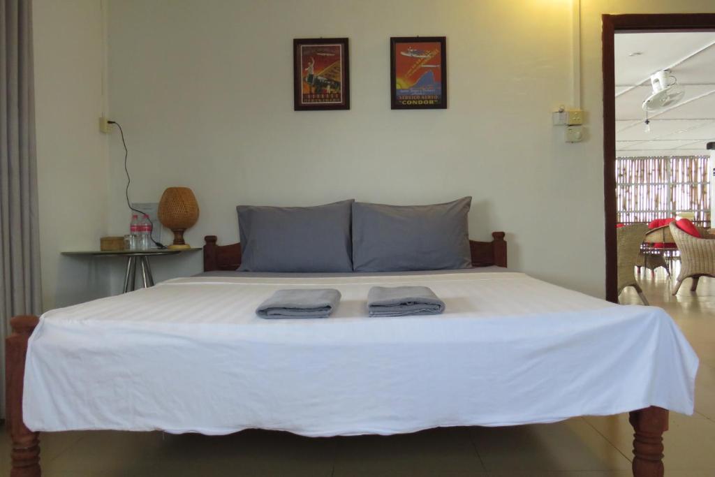 Postel nebo postele na pokoji v ubytování Sorya Guesthouse & Dolphin Tours