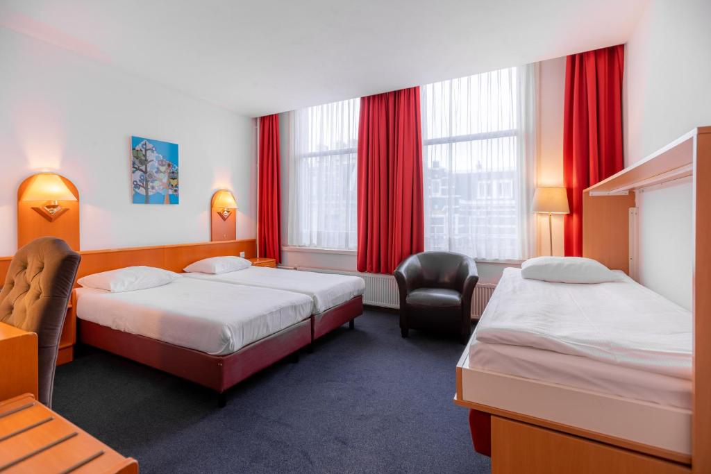 Ein Bett oder Betten in einem Zimmer der Unterkunft Owl Hotel