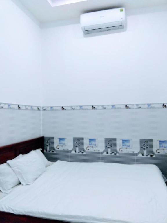 Postel nebo postele na pokoji v ubytování Nhà nghỉ Đế Vương