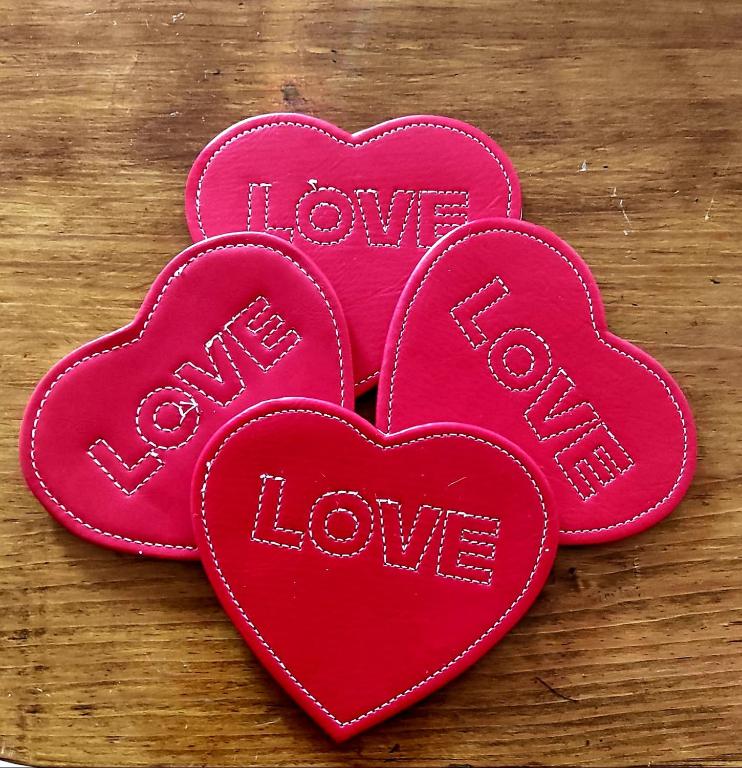 塞博河畔卡莱塔Casita Corazón的两个粉红色的心,我爱我的妻子