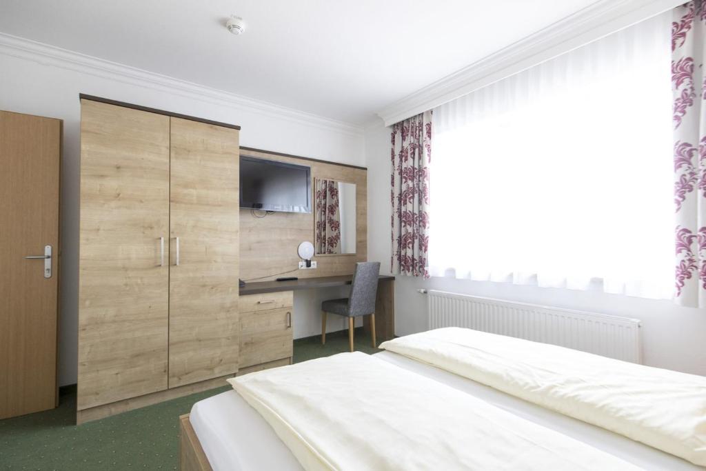 TV a/nebo společenská místnost v ubytování Hotel-Restaurant Planaihof