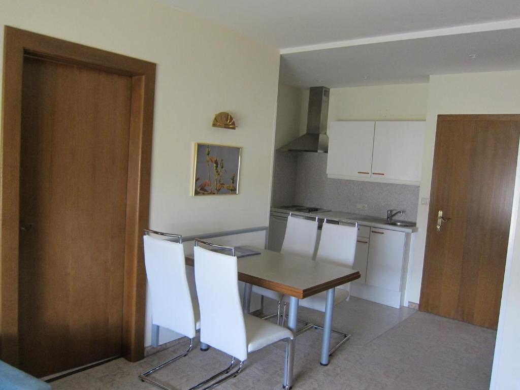 Kuchyň nebo kuchyňský kout v ubytování Appartements Koffler