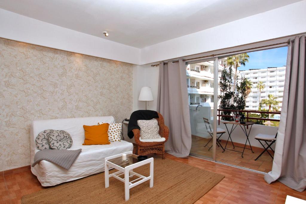 A seating area at Apartamento Can Poma
