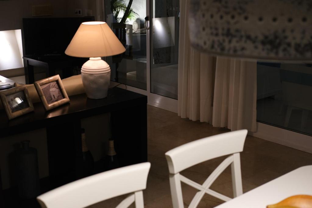 Posedenie v ubytovaní KATIS Villas Boutique in Bahiazul