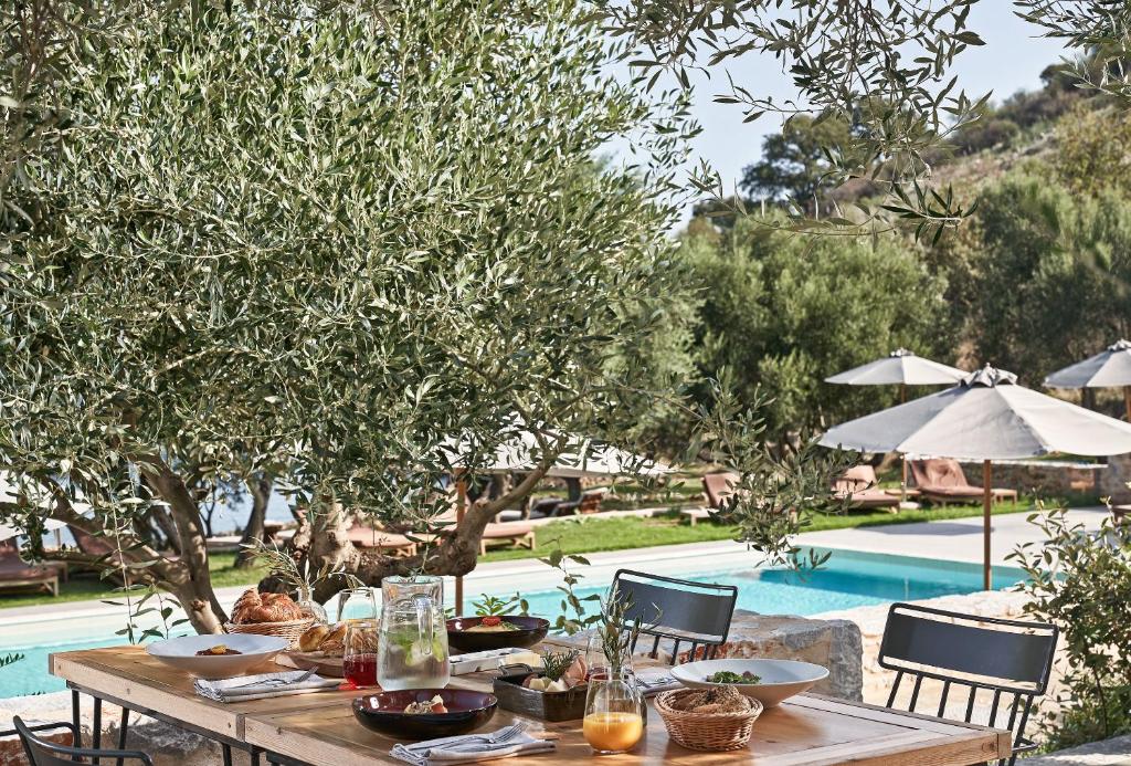 Bazén v ubytování 100 Rizes Seaside Resort- Small Luxury Hotels of the World nebo v jeho okolí