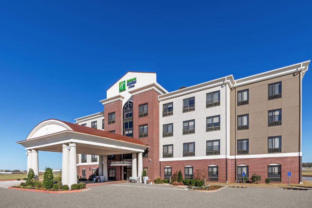a rendering of a hotel with a building at Holiday Inn Express and Suites Pryor, an IHG Hotel in Lusta