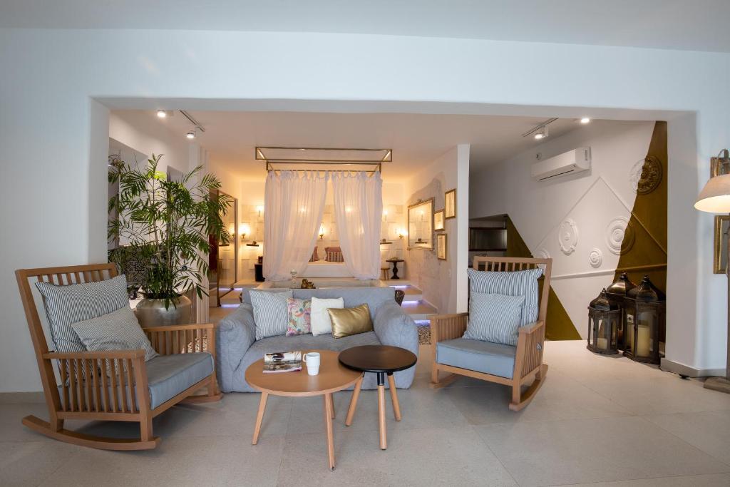 Część wypoczynkowa w obiekcie Kouros Exclusive Hotel & Suites - Adults Only