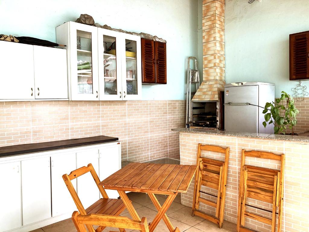  Quarto com wifi a 4 min a pé da praia em Bertioga