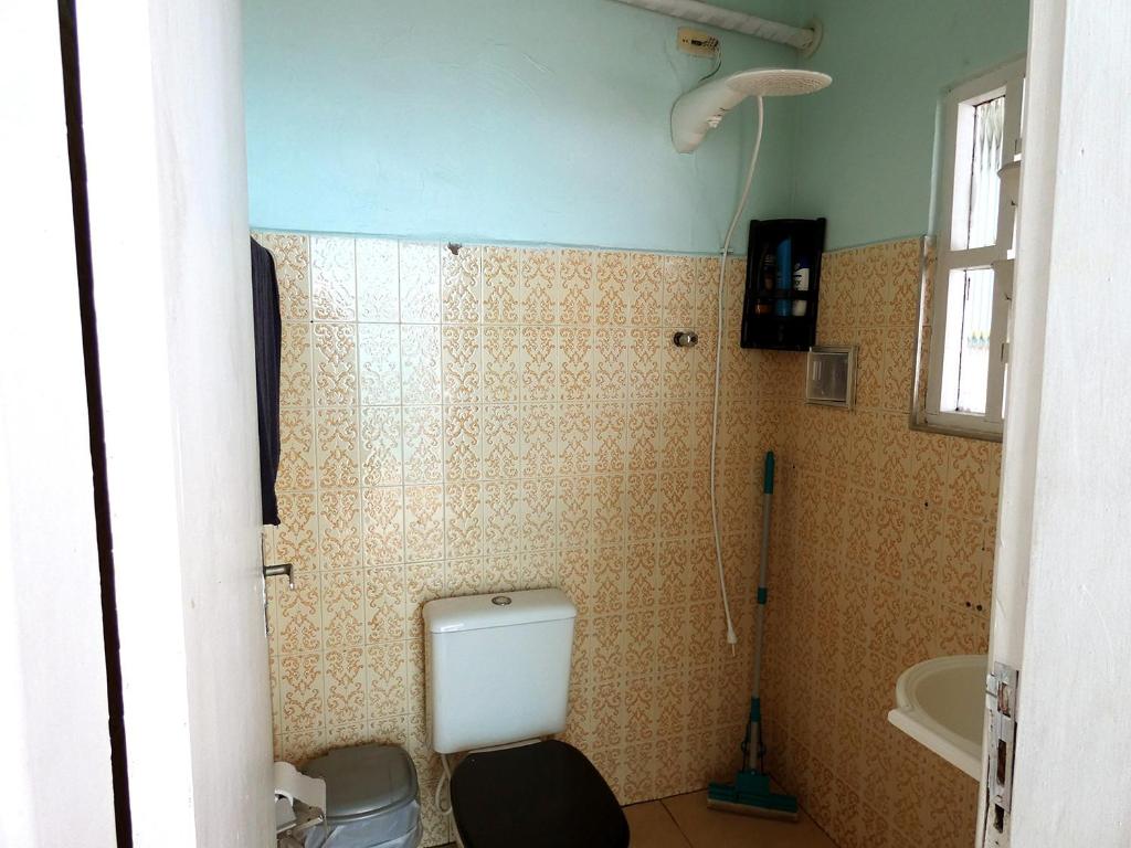  Quarto com wifi a 4 min a pé da praia em Bertioga