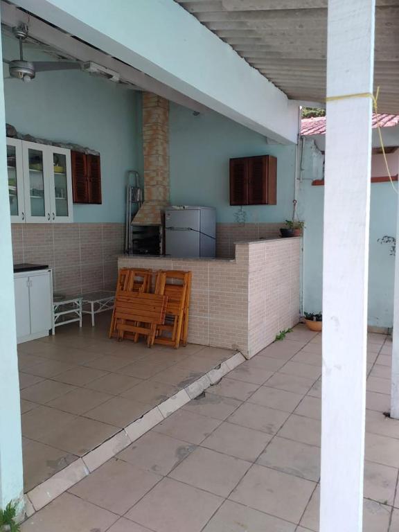  Quarto com wifi a 4 min a pé da praia em Bertioga