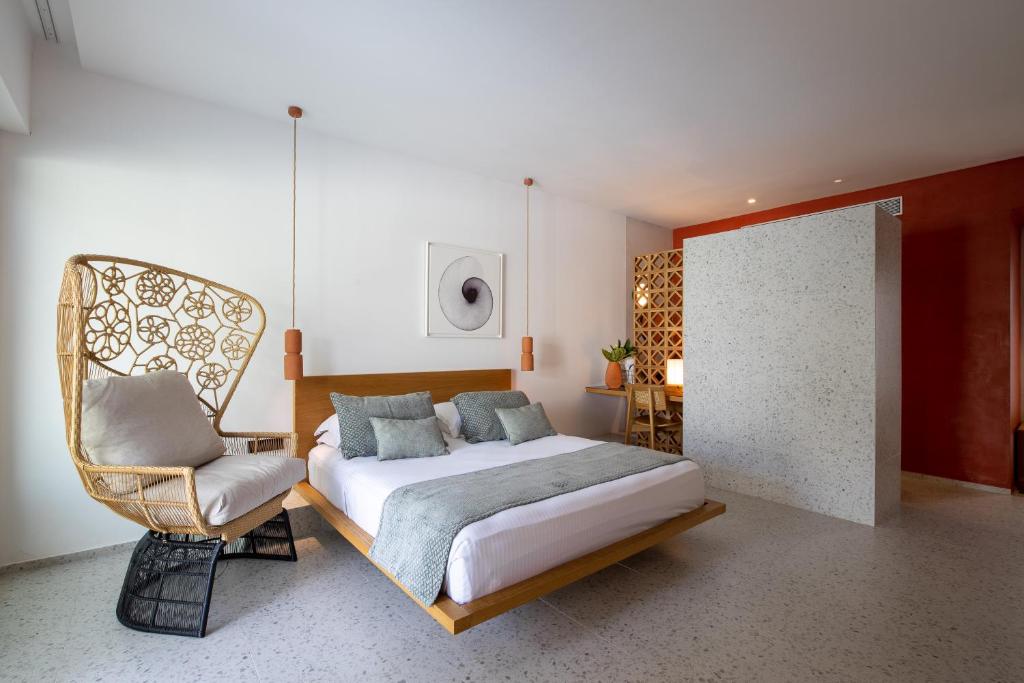 Łóżko lub łóżka w pokoju w obiekcie Kouros Exclusive Hotel & Suites - Adults Only