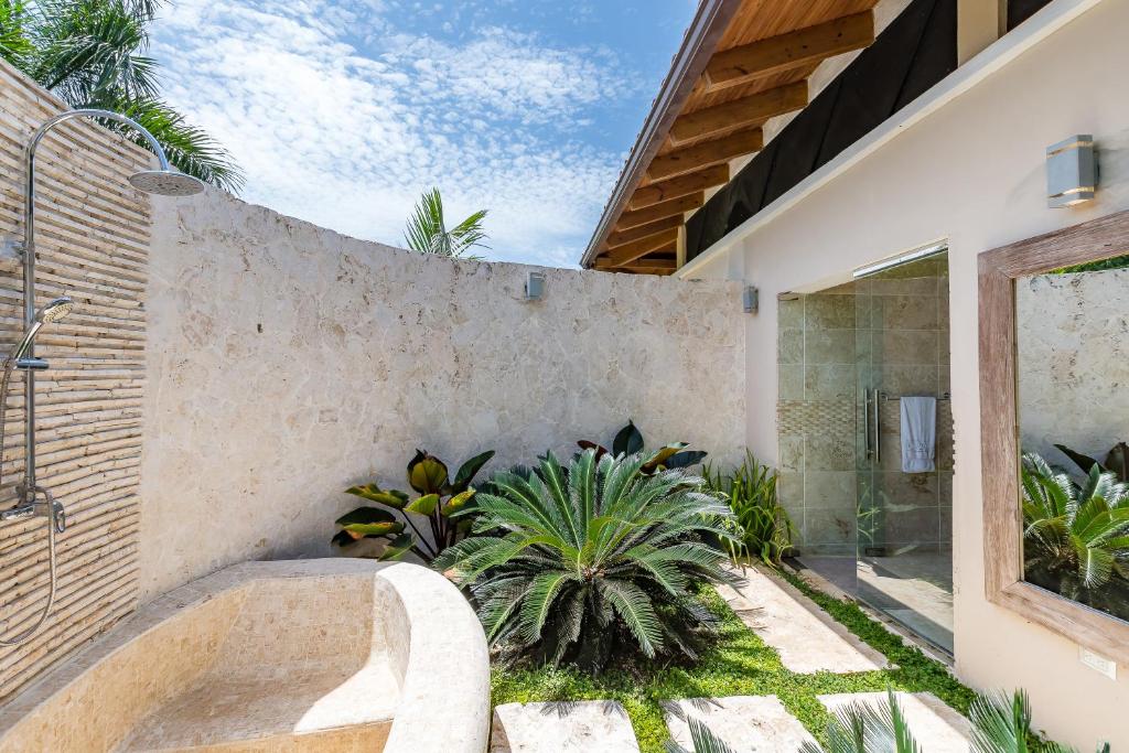 Stunning Villa with Private Pool and Jacuzzi in Casa de Campo photo photo 6