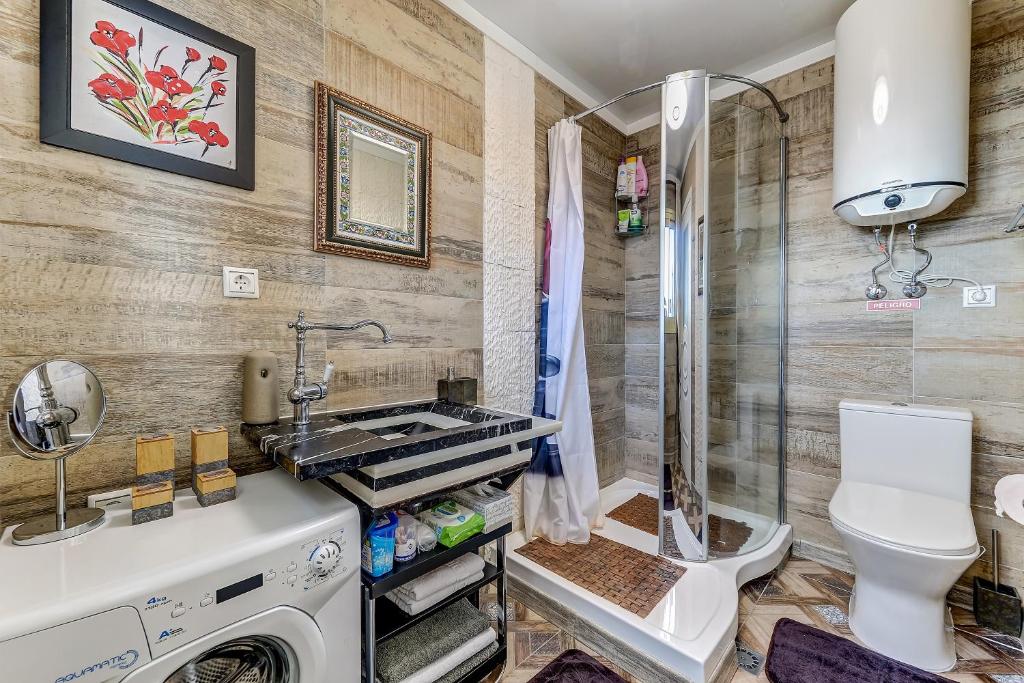 Koupelna v ubytování Mordelliya Private Jacuzzi Suites
