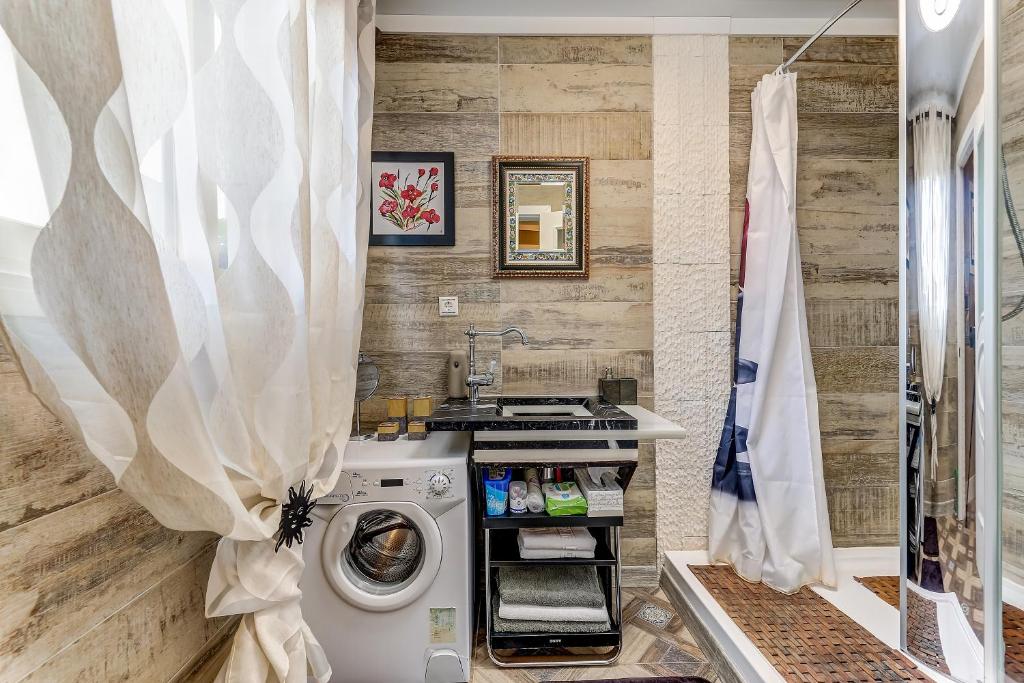 Koupelna v ubytování Mordelliya Private Jacuzzi Suites