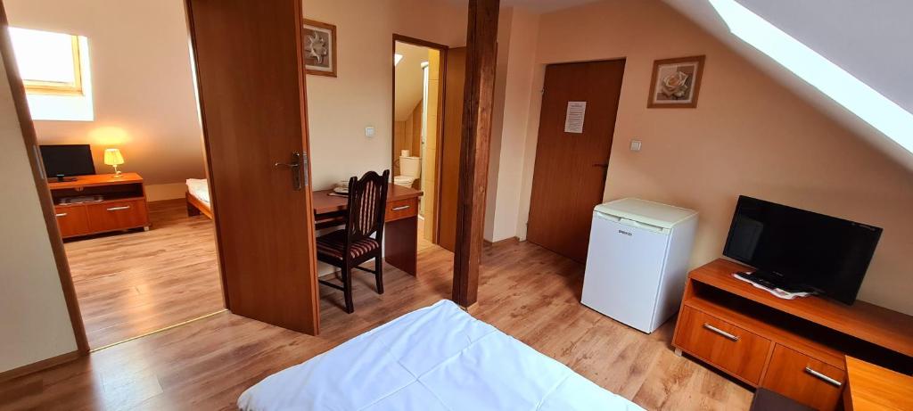 TV a/nebo společenská místnost v ubytování Zajazd Motel Staropolski