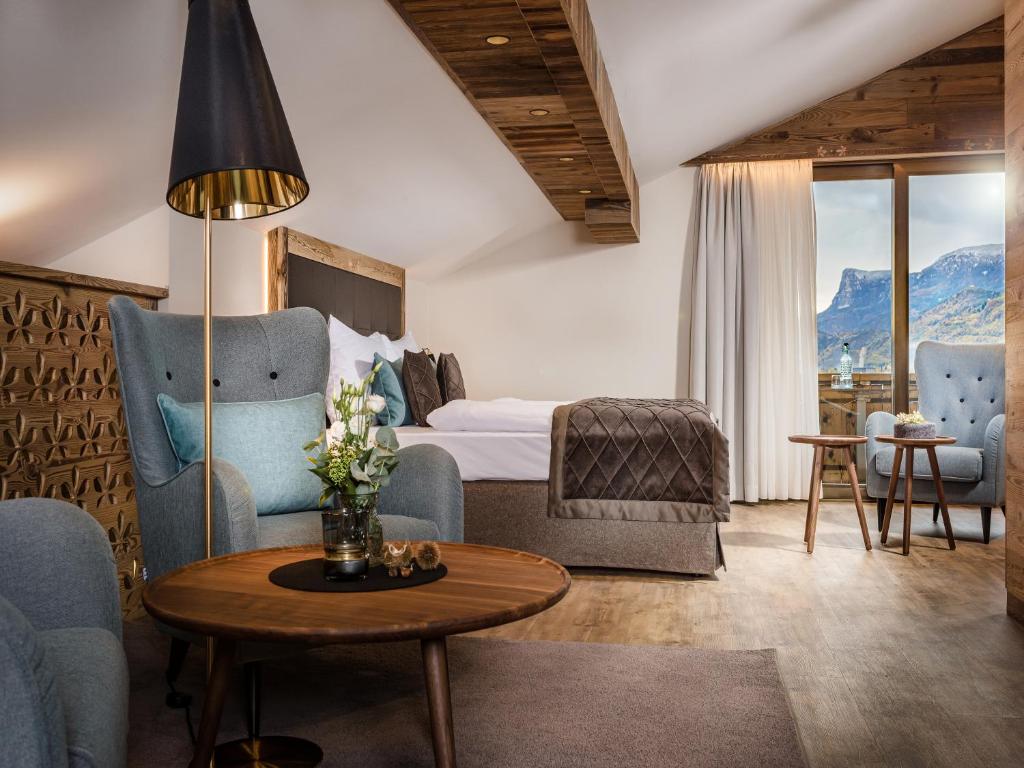 Postel nebo postele na pokoji v ubytování MONDI Hotel Tscherms
