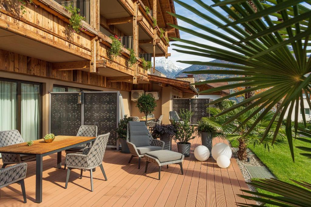 Balkón nebo terasa v ubytování MONDI Hotel Tscherms