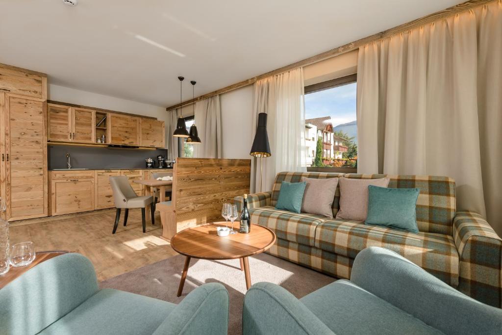 Kuchyň nebo kuchyňský kout v ubytování MONDI Hotel Tscherms