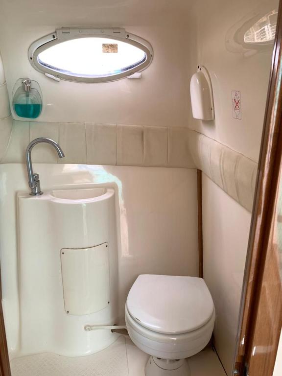 Lancha com quarto