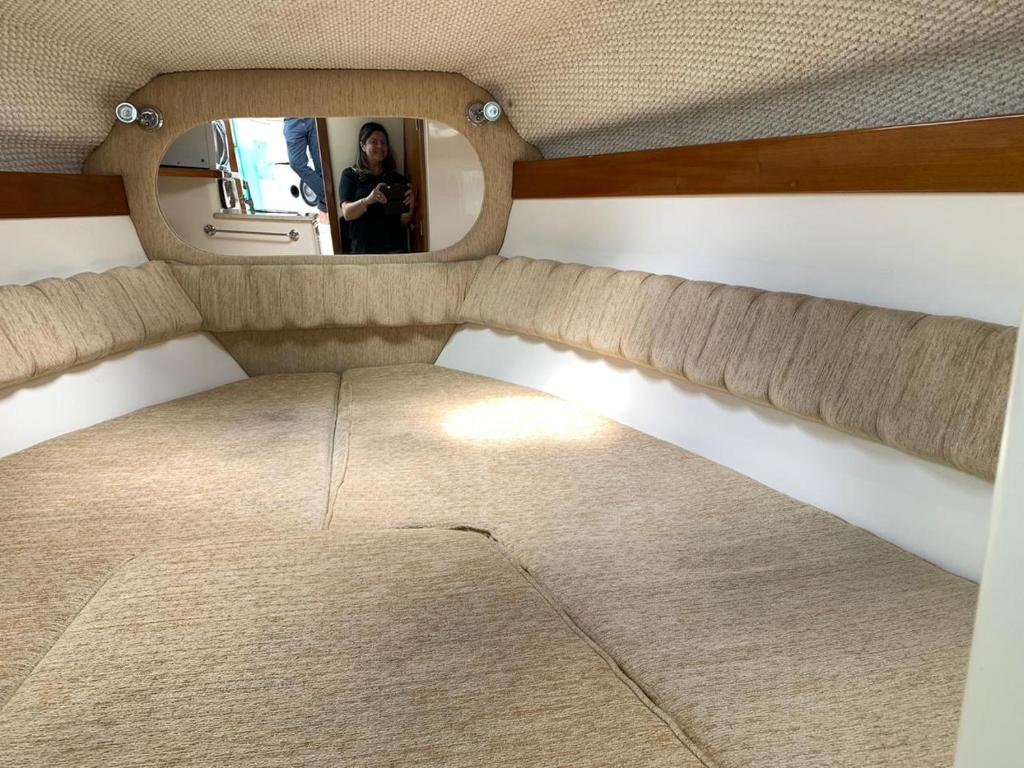 Lancha com quarto
