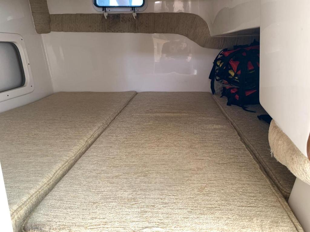 Lancha com quarto