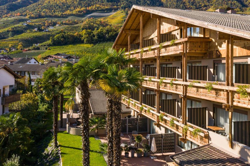 Nespecifikovaný výhled na hory nebo výhled na hory při pohledu z hotelu