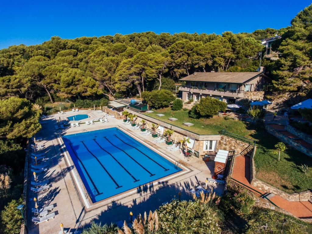 an aerial view of the house and its swimming pool at SPORTING PINAMARE in Marina dʼAndora