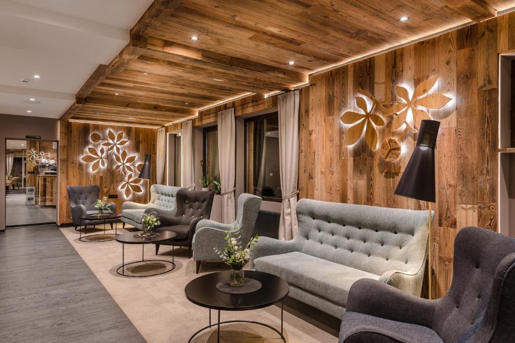Posezení v ubytování MONDI Hotel Tscherms