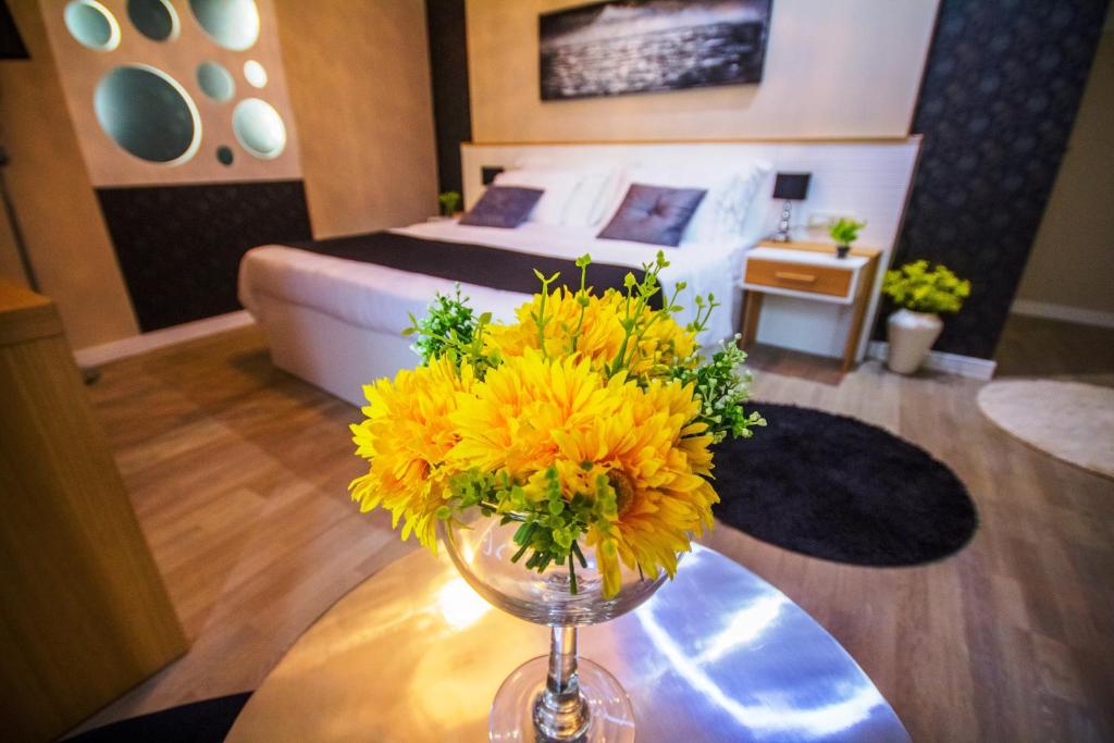 Peninsula Luxury Rooms - 8