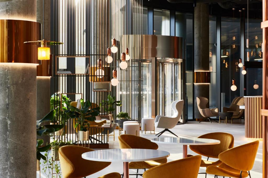 Crowne Plaza - Warsaw - The HUB by IHGにあるシーティングエリア