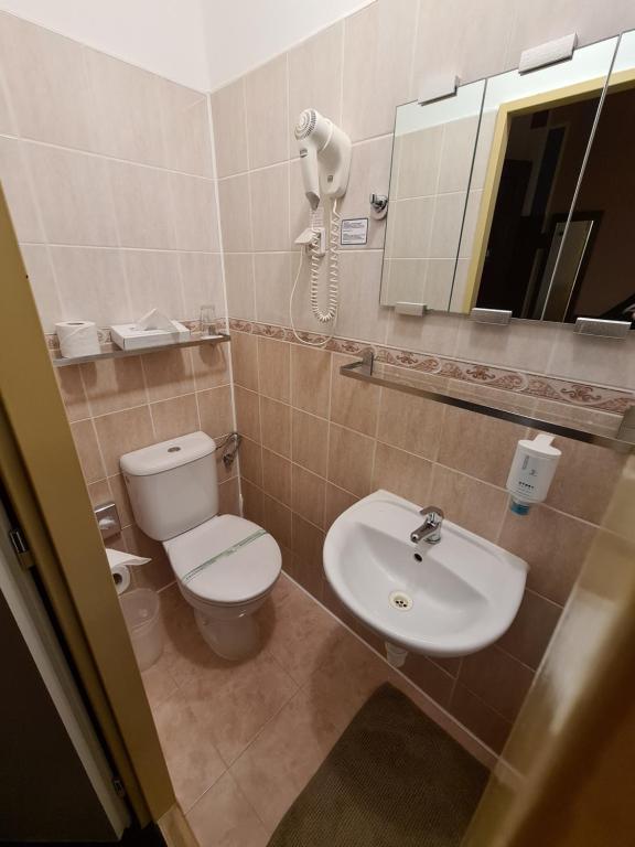 Koupelna v ubytování Brioni Boutique Hotel 4*