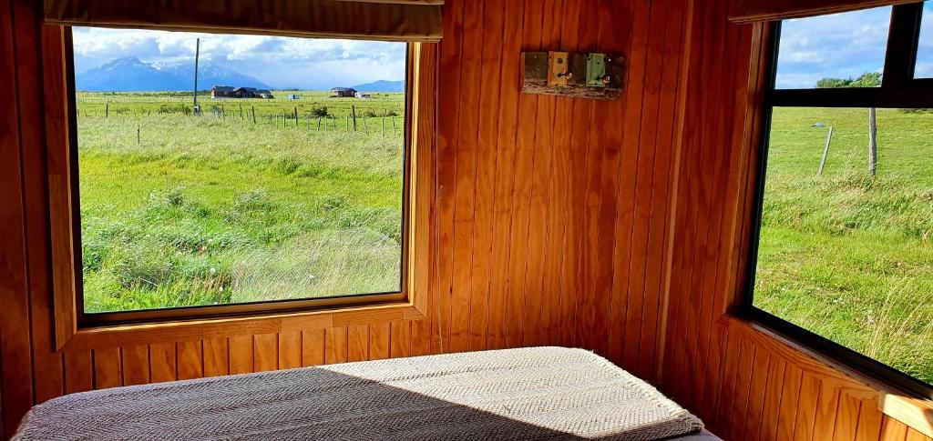 Uma cama ou camas num quarto em Cabañas y Casa Kauken