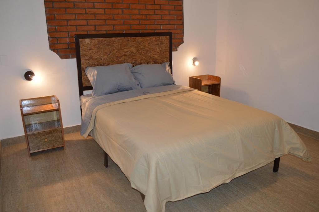 Postel nebo postele na pokoji v ubytování Runaway Eco Hotel