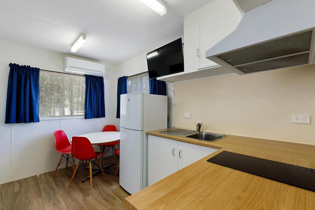 High Country Holiday Park - Cabine En Attente 4 Couchette