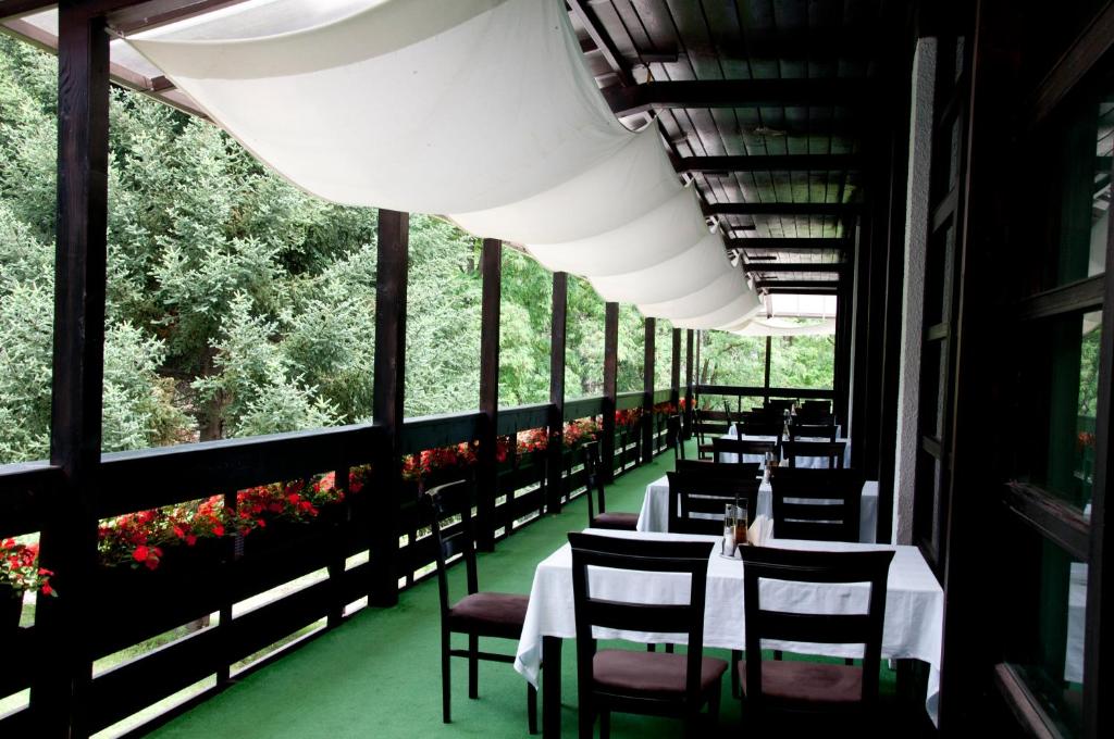 Restaurace v ubytování Everest Hotel