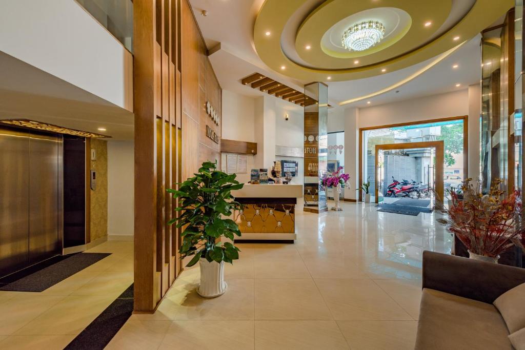 a lobby of a hospital with a large ceiling at Nipola Hotel - Chợ Đêm Dương Đông Phú Quốc in Phú Quốc