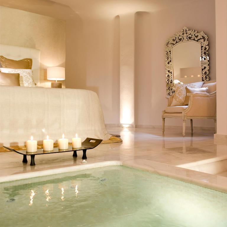Bazén v ubytování Gold Suites - Small Luxury Hotels of the World nebo v jeho okolí